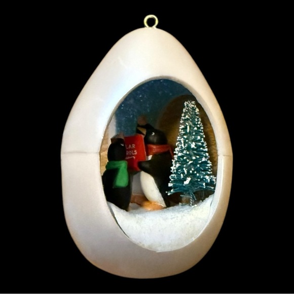 Vintage 1991 HALLMARK Ornament WINTER SURPRISE PENGUINS - Picture 3 of 4